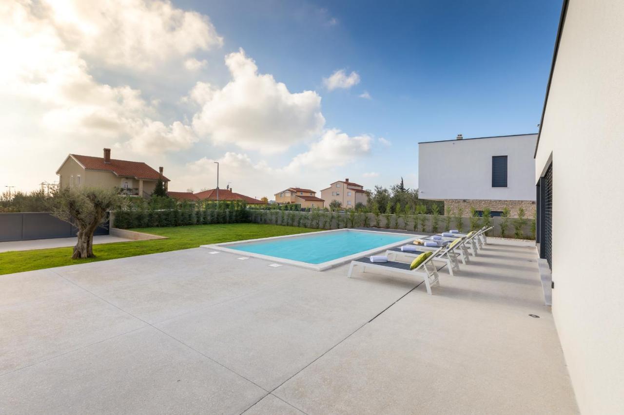 Amazing Private Villa With Outdoor Swimming Pool In ボドニャン エクステリア 写真