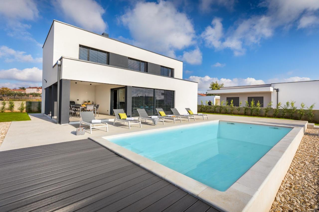 Amazing Private Villa With Outdoor Swimming Pool In ボドニャン エクステリア 写真