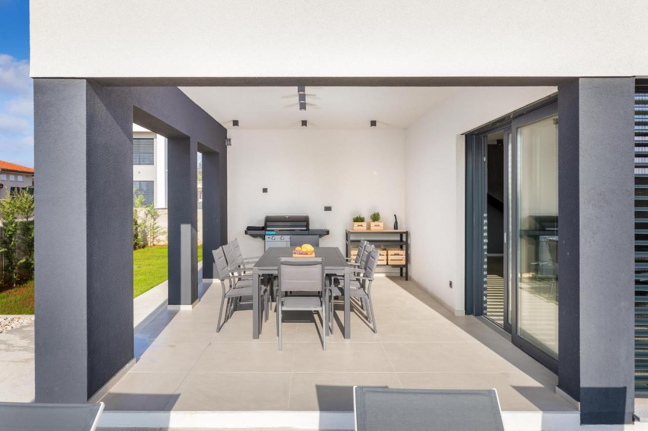 Amazing Private Villa With Outdoor Swimming Pool In ボドニャン エクステリア 写真