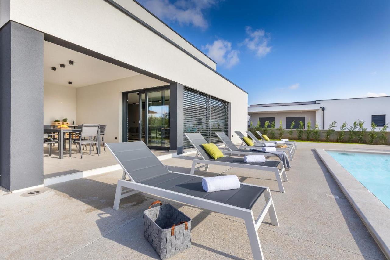 Amazing Private Villa With Outdoor Swimming Pool In ボドニャン エクステリア 写真