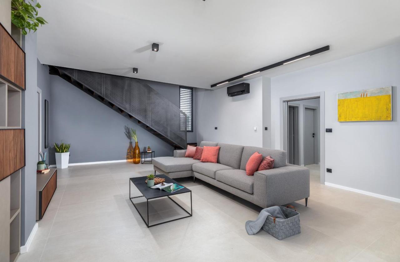 Amazing Private Villa With Outdoor Swimming Pool In ボドニャン エクステリア 写真
