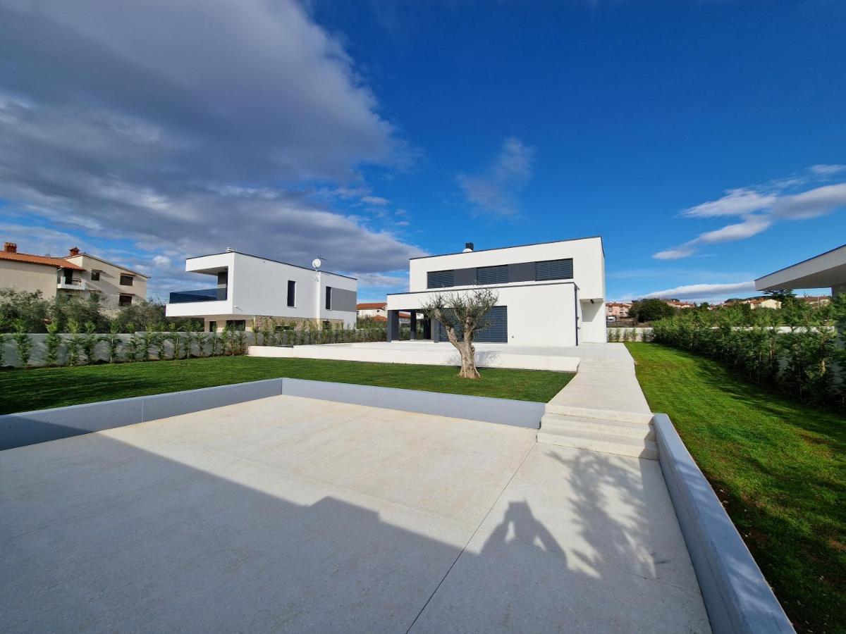 Amazing Private Villa With Outdoor Swimming Pool In ボドニャン エクステリア 写真